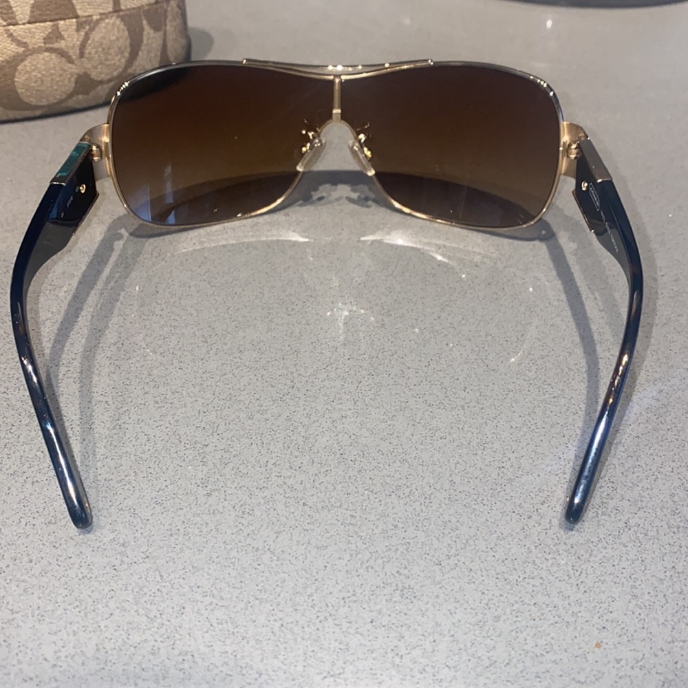 Coach Sunglasses with case - Picture 4 of 6